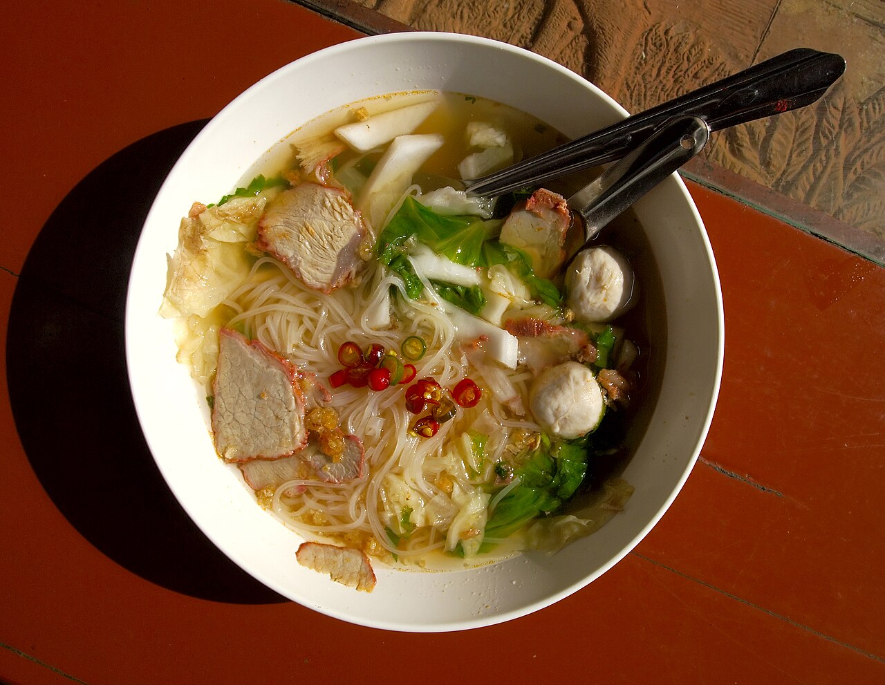 パクナムポーの中華麺