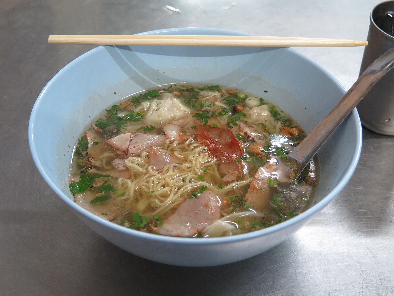 ベトナム風麺（クワイチャップ）